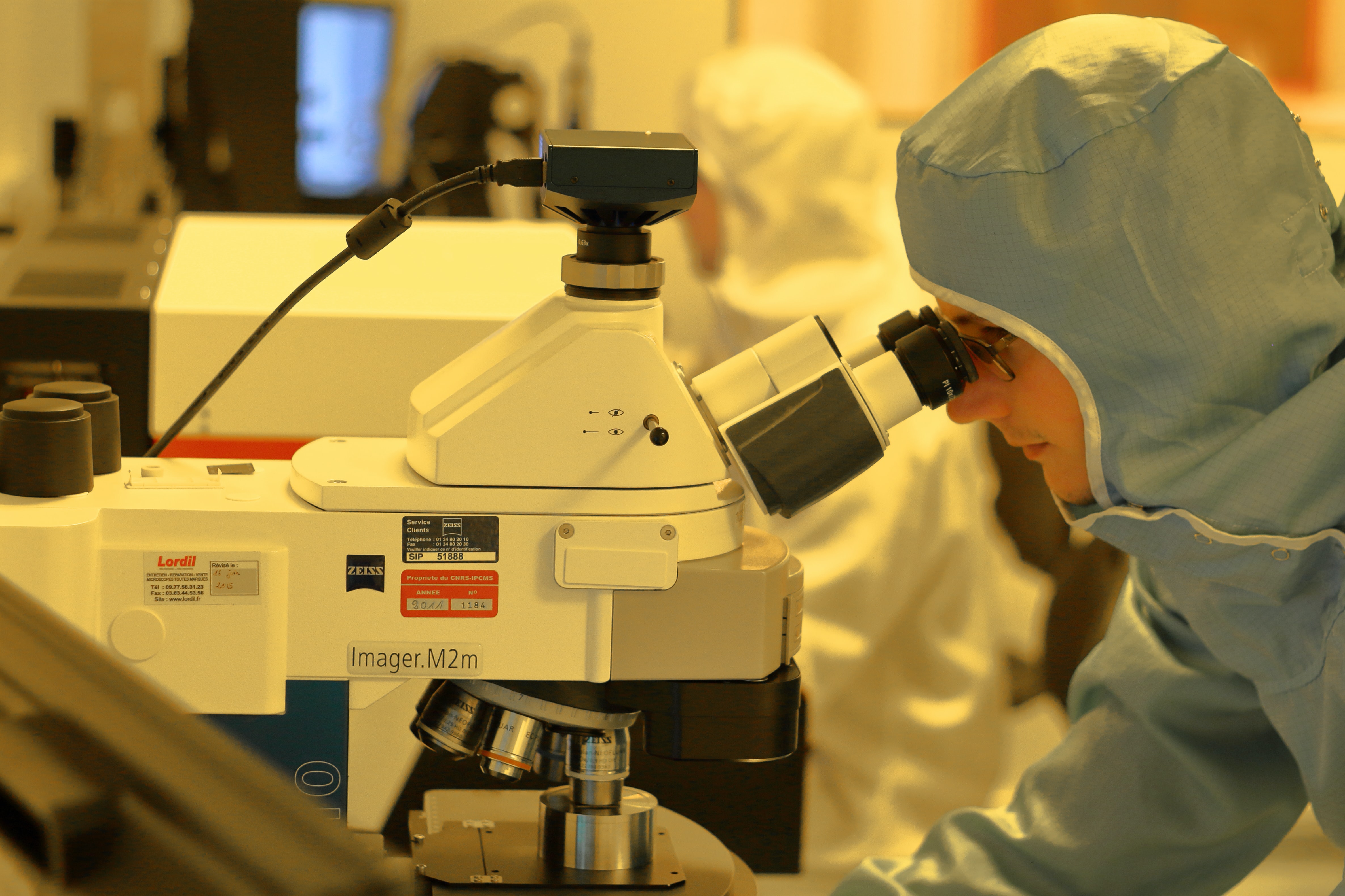 Zahărul ar putea altera agresivitatea noului virus. Explicația medicilor oncologi