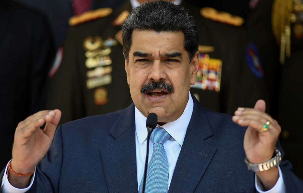 Cozi kilometrice în benzinarii. Oamenii stau și câte 13 ore la coadă. Unde se întamplă asta