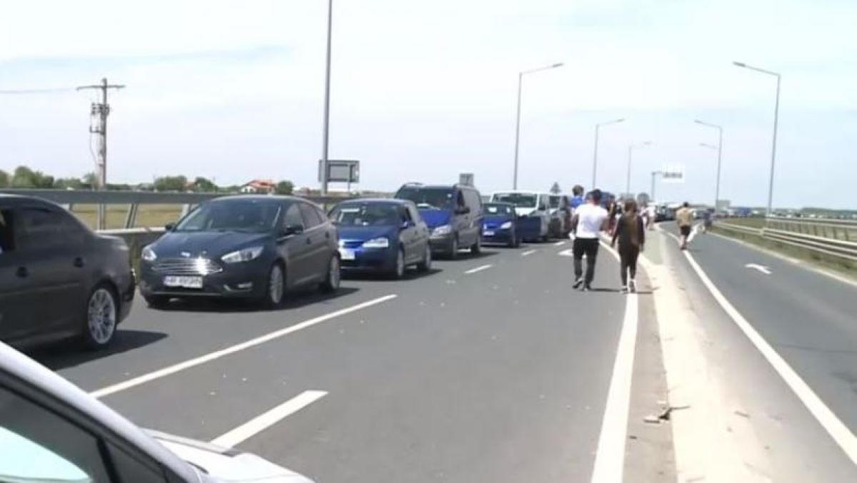 Au așteptat și 20 de ore să intre în țară. foto: digi24