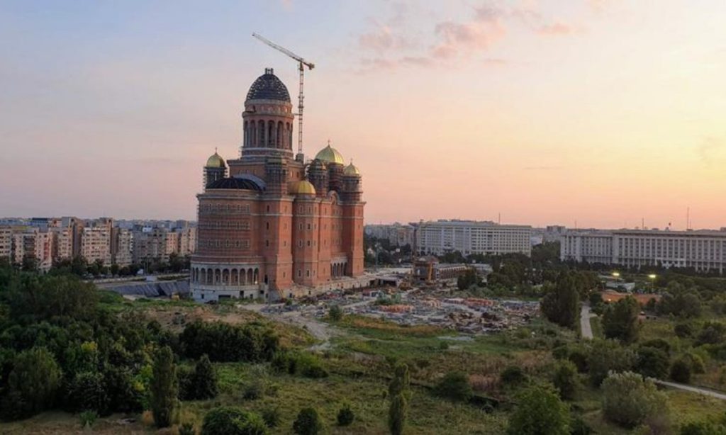 Amendă uriașă după ”gluma” la adresa Catedralei Mântuirii Neamului. Cine trebuie să plătească 10.000 de lei