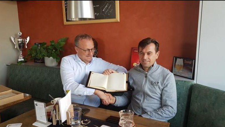 Bart Coopman, fostul primar din Zemst împreună cu fostul său partener din Spermezeu FOTO: hln.be