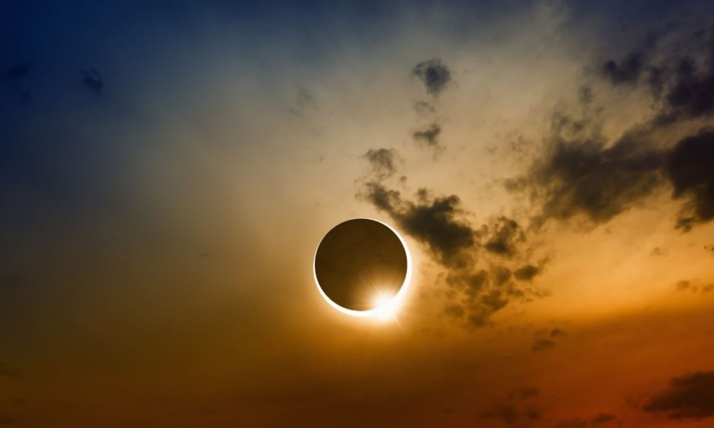 Cum se poate vedea din România eclipsa de soare din acest weekend. Telescopul va fi inaugurat special