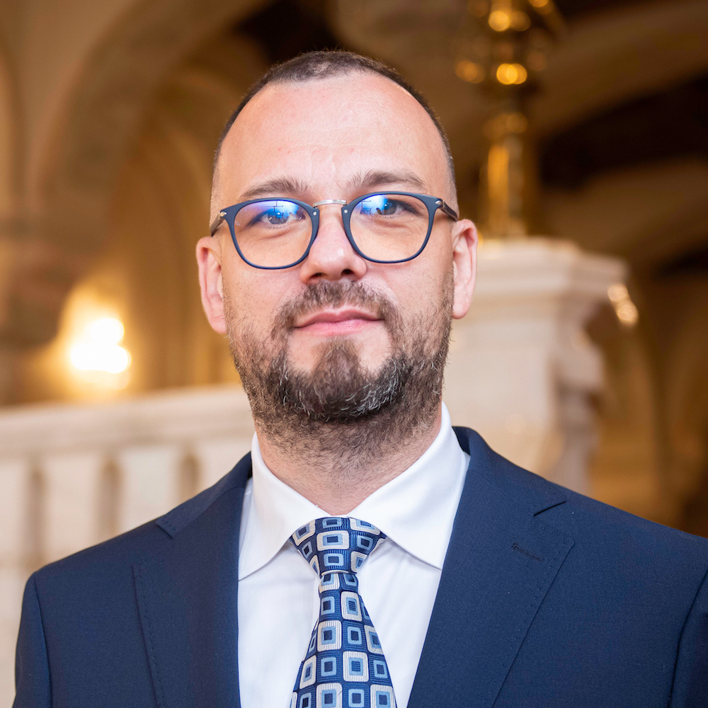 klaus iohannis, consilier nou, gabriel popp