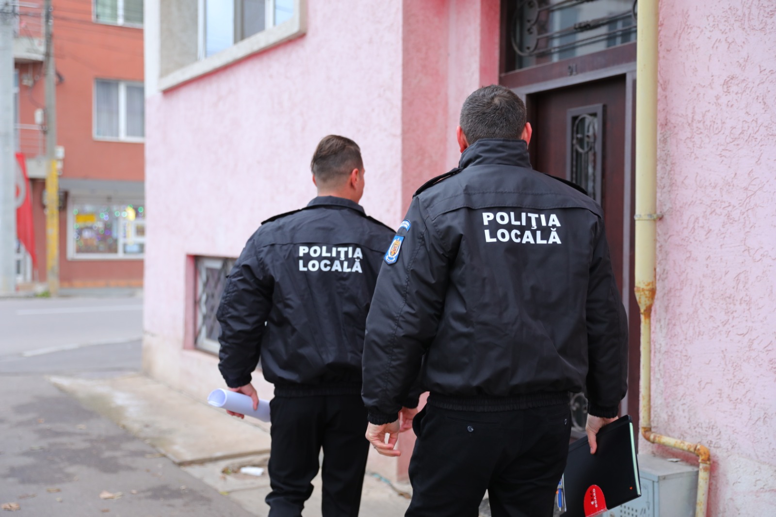 Cum trebuie să te comporți, de astăzi, cu un polițist local. Decizia luată de judecători
