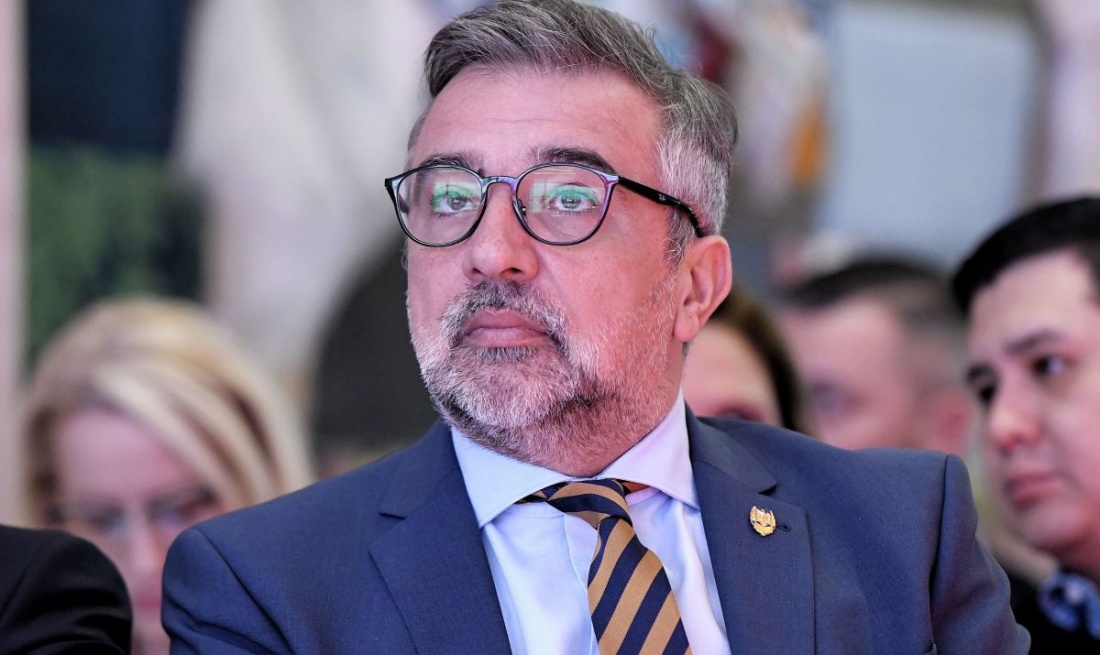Guvernul ar putea cădea dacă nu mărește pensiile cu 40%. Ce urmează să se întâmple în România