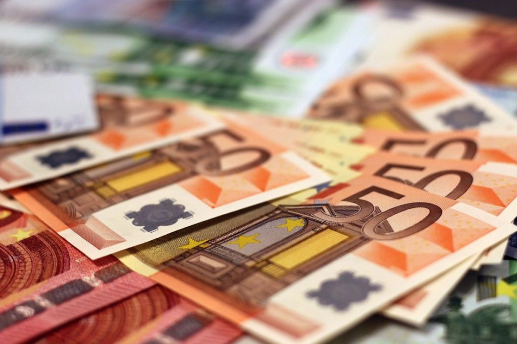 Salariu de 23.500 euro pe lună la stat. Cine este și cu ce se ocupă românul care încasează această sumă impresionantă