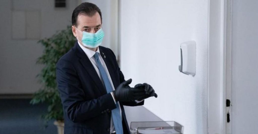 Până când va mai trebui să purtăm masca de protecție în spații închise. Anunțul făcut de Ludovic Orban