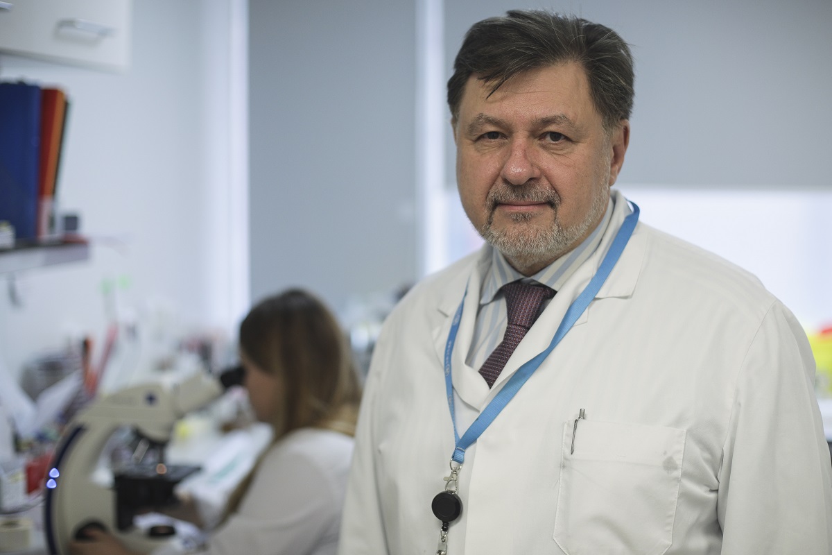 Sunt de acord cu obligativitatea purtării măștii în spații deschise. Motivul invocat de medicul Alexandru Rafila