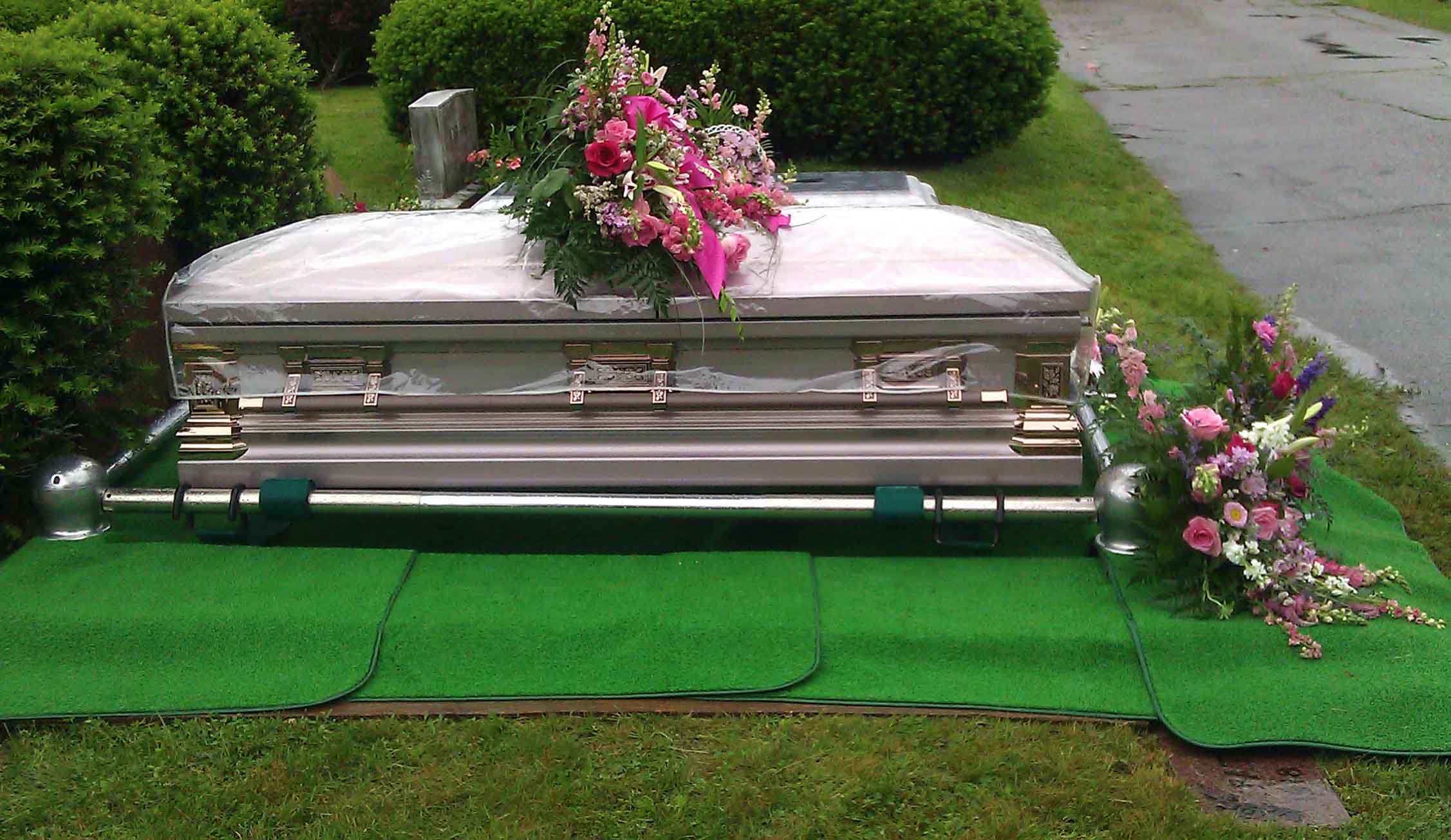 Un bărbat îngropat de patru luni și-a făcut apariția în cimitir. Cum a fost posibil așa ceva