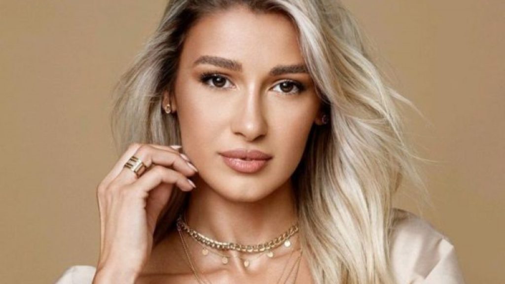 Imagini rare cu Alina Eremia și iubitul ei! Cum au fost surprinși cei doi în public. Foto