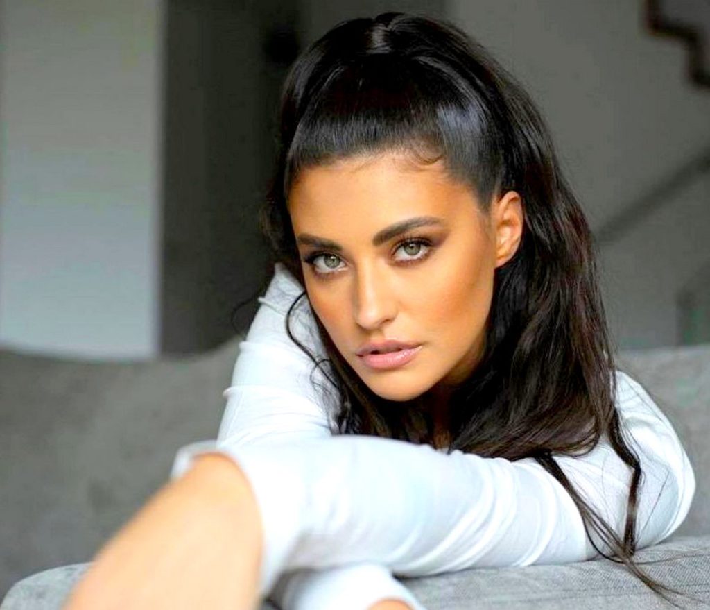 Cum arată sora mai mică a Antoniei. Alessia este campioană la înot. Foto