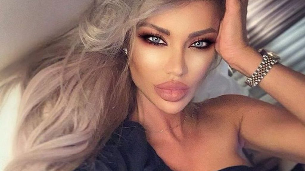 Cum și-a făcut apariția Bianca Drăgușanu în vacanța de lux din Franța. A atras toate privirile! Foto