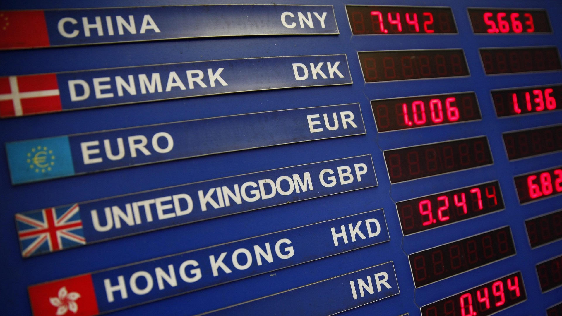 Curs BNR vineri 31 iulie. Valorile atinse de euro și dolar