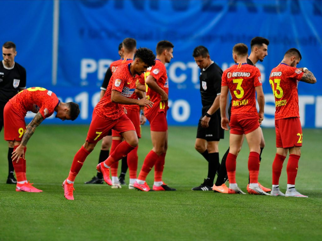 Noi dezvăluiri despre ce se întâmplă, de fapt, la FCSB. „Jucătorii schimbă antrenorul”