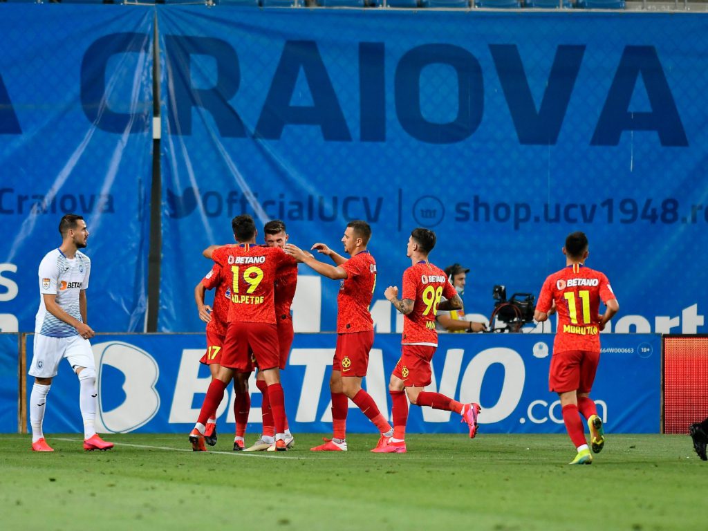 Noi dezvăluiri despre ce se întâmplă, de fapt, la FCSB. „Jucătorii schimbă antrenorul” Sursa foto: Facebook FCSB