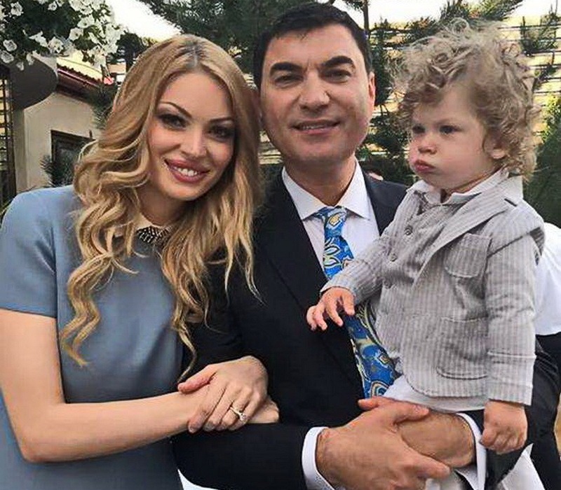 Cristi Borcea a dat din casă! Cum a început povestea lui de iubire cu Valentina Pelinel, dacă el era nașul de cununie al vedetei. Dezvăluiri bombă