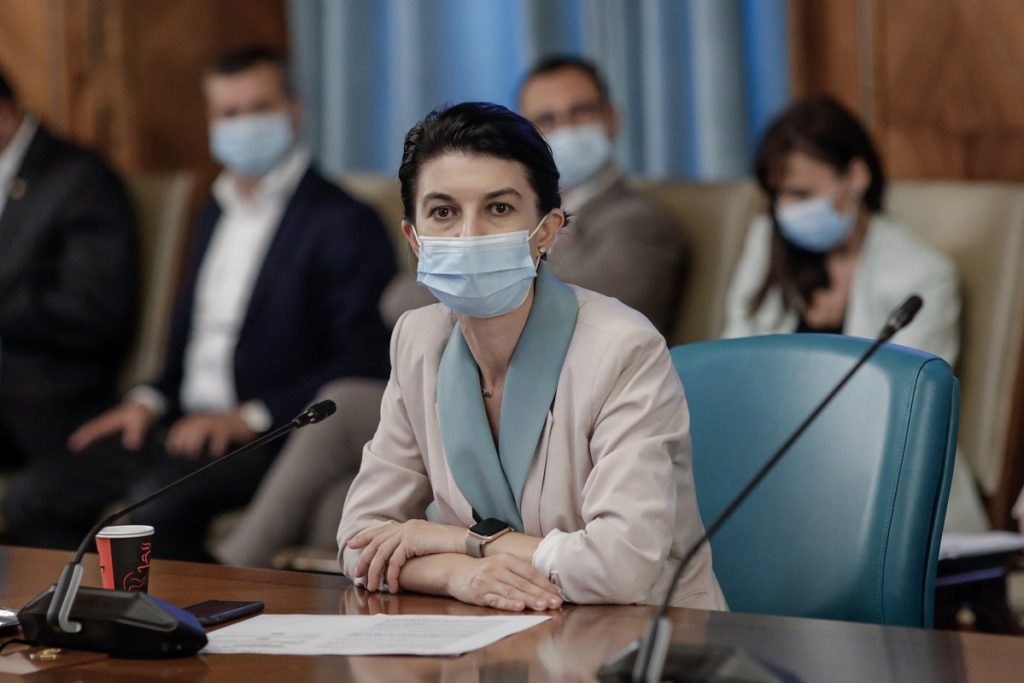 Ministrul Muncii, anunț plin de speranță pentru părinți și copii: „Vor crește alocațiile”. Cu cât se va produce, însă, majorarea