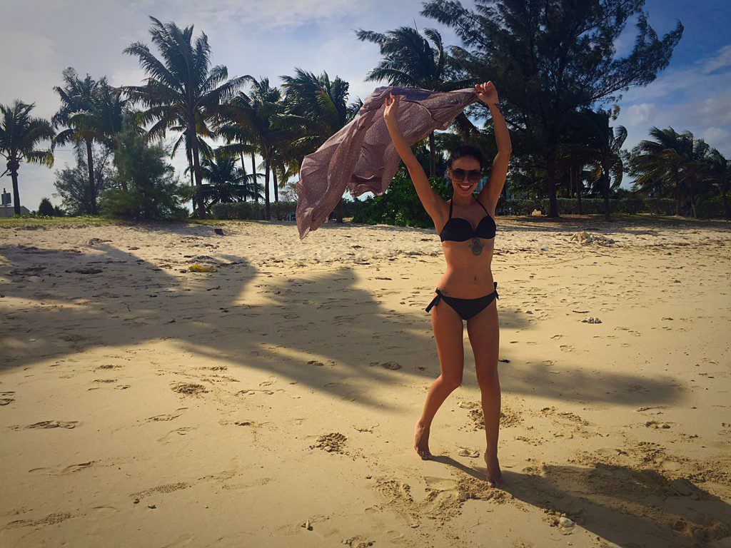 Adelina Pestrițu, la plajă. Ce s-a văzut când s-a întins pe șezlong, la soare