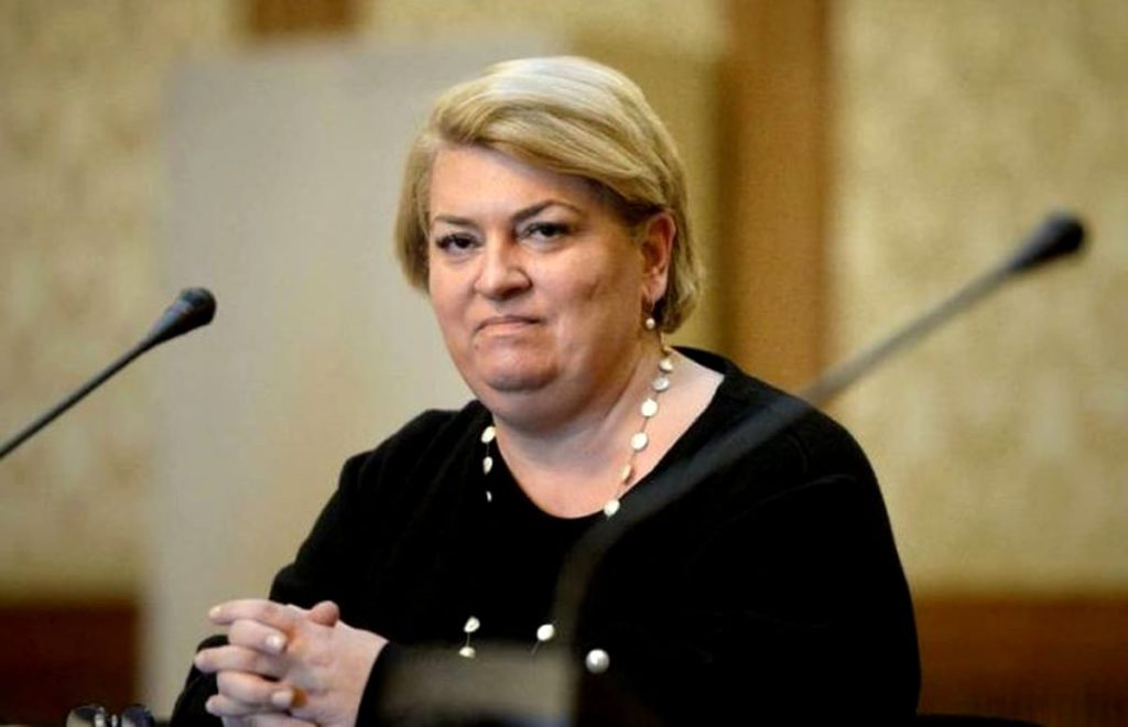 Care este salariul pe care îl încasează Doina Gradea, șefa TVR căreia angajații îi cer demisia. E peste Iohannis