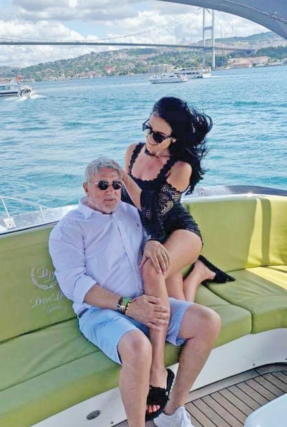 Ce fac toate nevestele lui Ilie Năstase după ce se mută în casa acestuia