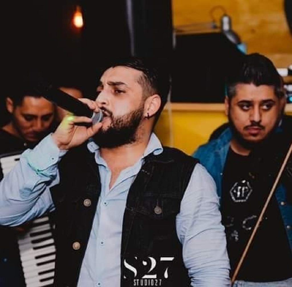 Cine este, de fapt, Tavy Puștiu, manelistul care a murit în timp ce era live pe Facebook