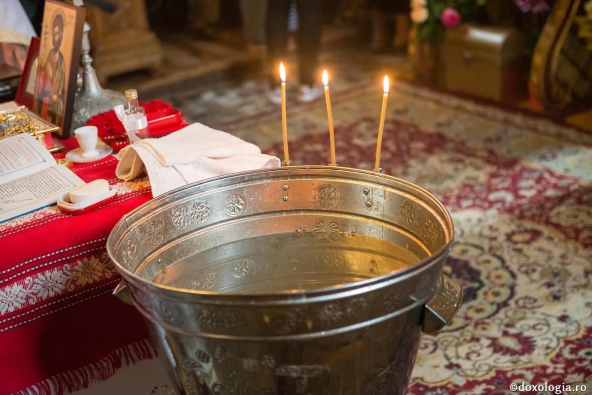 Copilul trebuie botezat în primele luni de viață