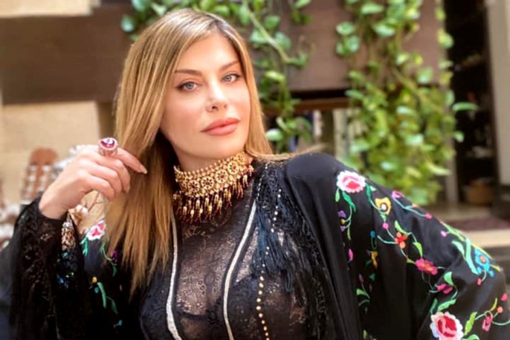 La 50 de ani, Loredana Groza arată fabulos! A atras toate privirile, când și-a făcut apariția pe plajă. Foto