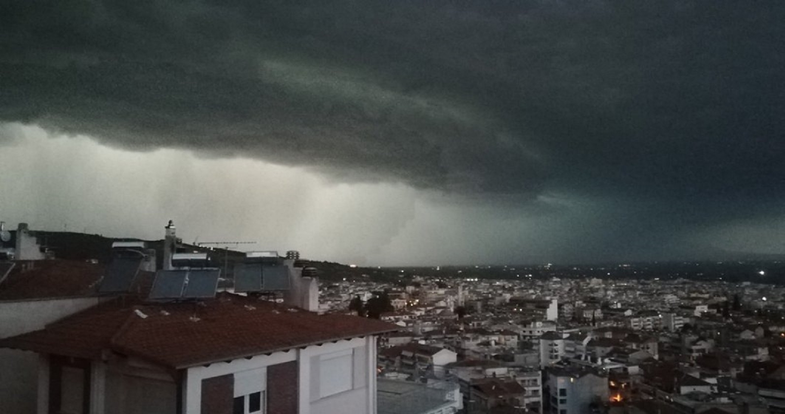 Prognoza meteo, miercuri, 19 august 2020, vine cu cod portocaliu de furtună