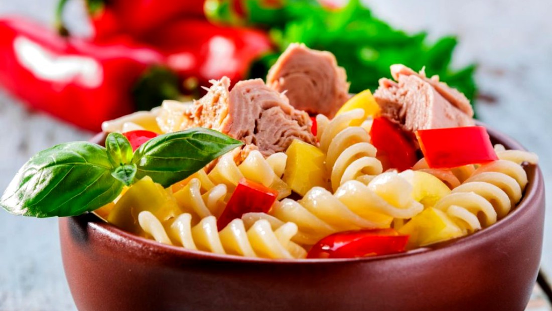 Spaghete cu ton și sos tomat