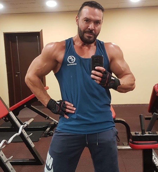Îl mai ții minte pe Cornel Păsat, fostul iubit al Oanei Roman? Ce face acum pentru bani