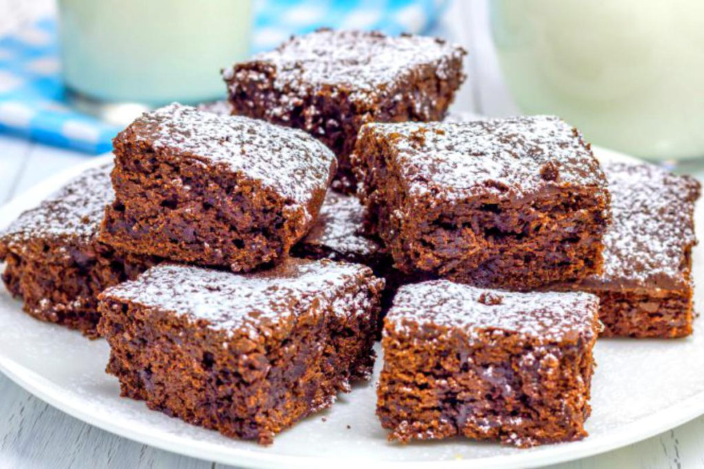 Câte calorii are o prăjitură cu ciocolată. Cum poți mânca dulce și în ce cantități, fără să dăuneze siluetei