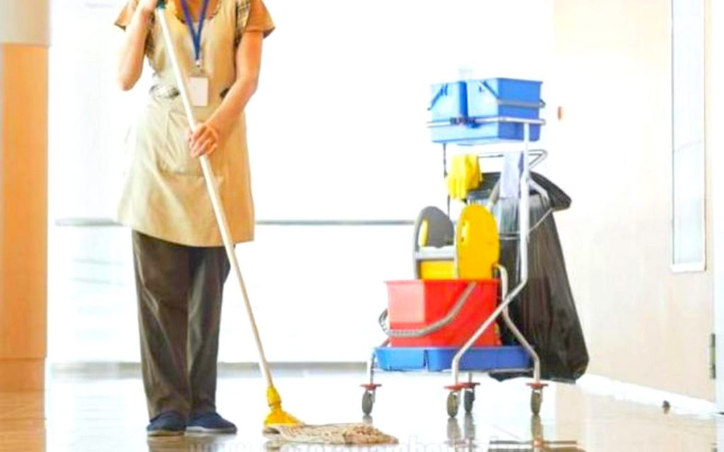 Ce salariu are o femeie de serviciu, în România