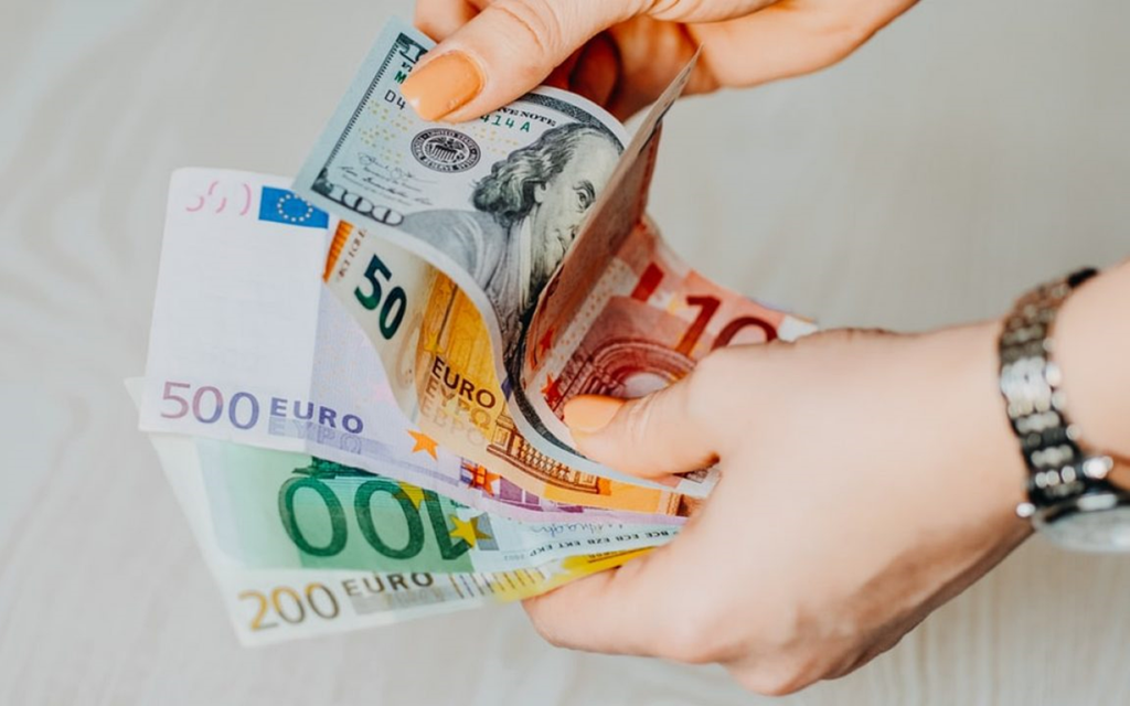 Țara care acordă 1200 de euro lunar timp de trei ani, fără condiții. Care este, de fapt, motivul acestui ajutor financiar