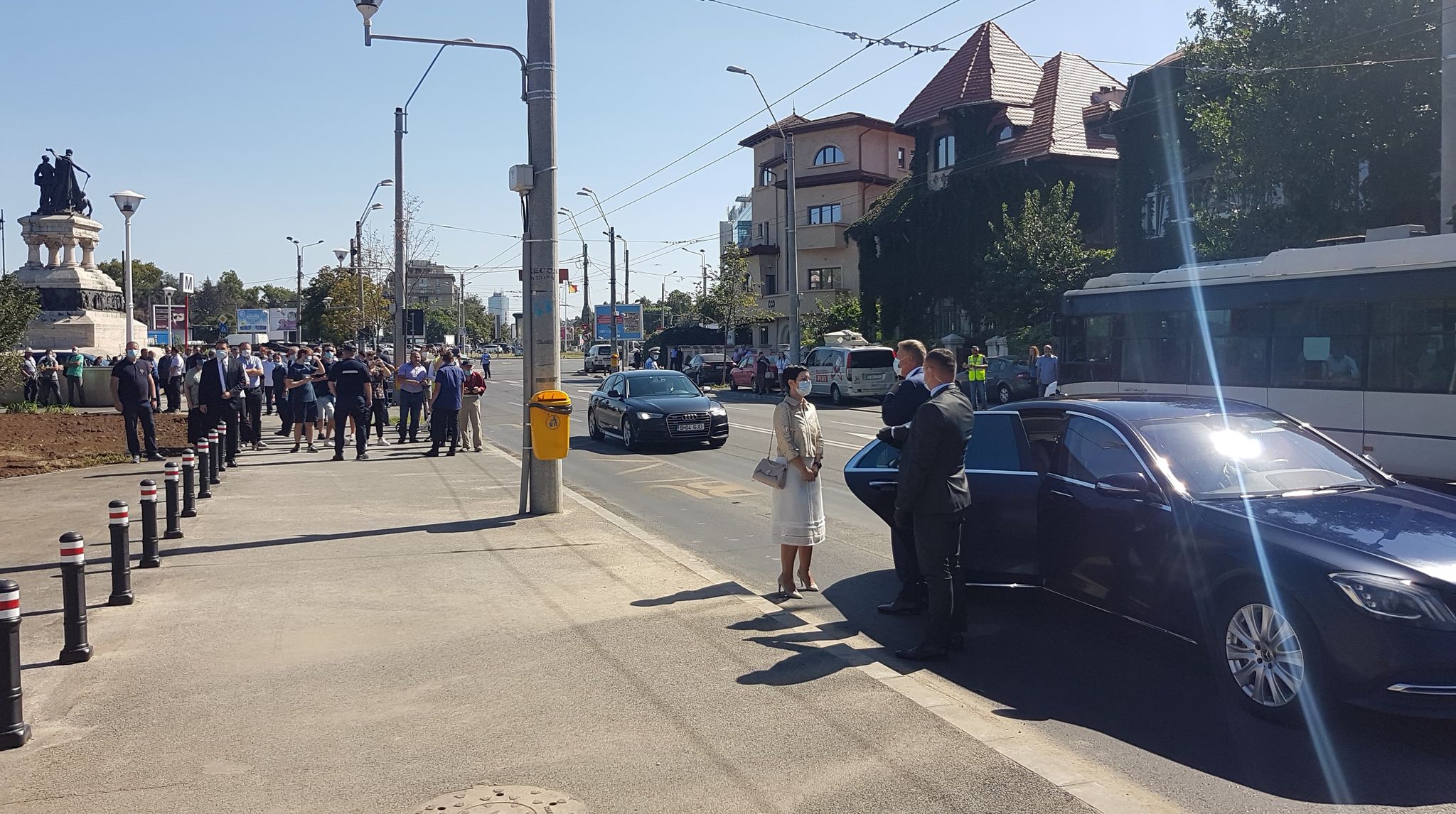 Femeia care l-a însoțit pe Klaus Iohannis la inagurarea metroului din Drumul Taberei. Ce au putut observa cei prezenți