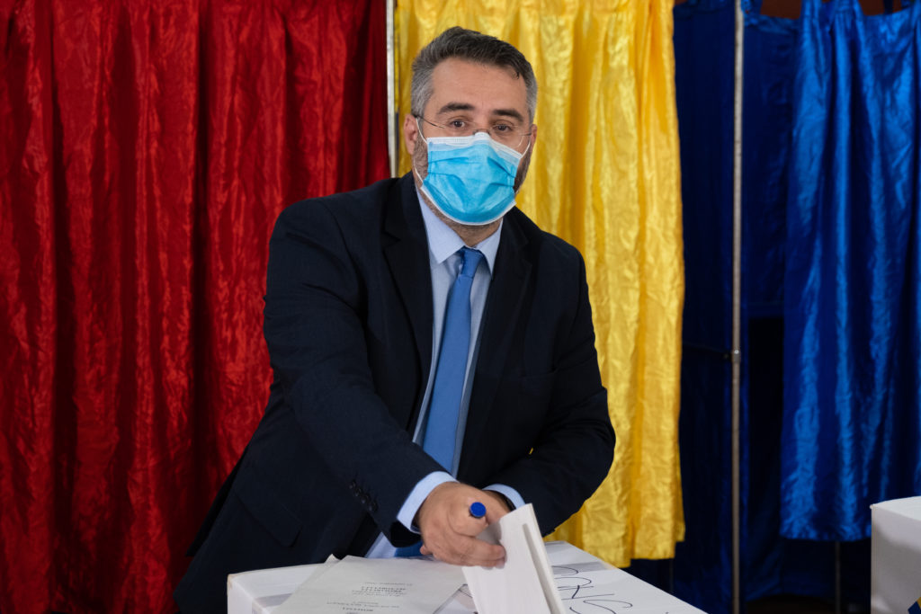 Ce a putut să facă Adrian Moraru, candidatul PNL la Primăria Sectorului 3, la secția de votare. A fost taxat imediat de cetățeni