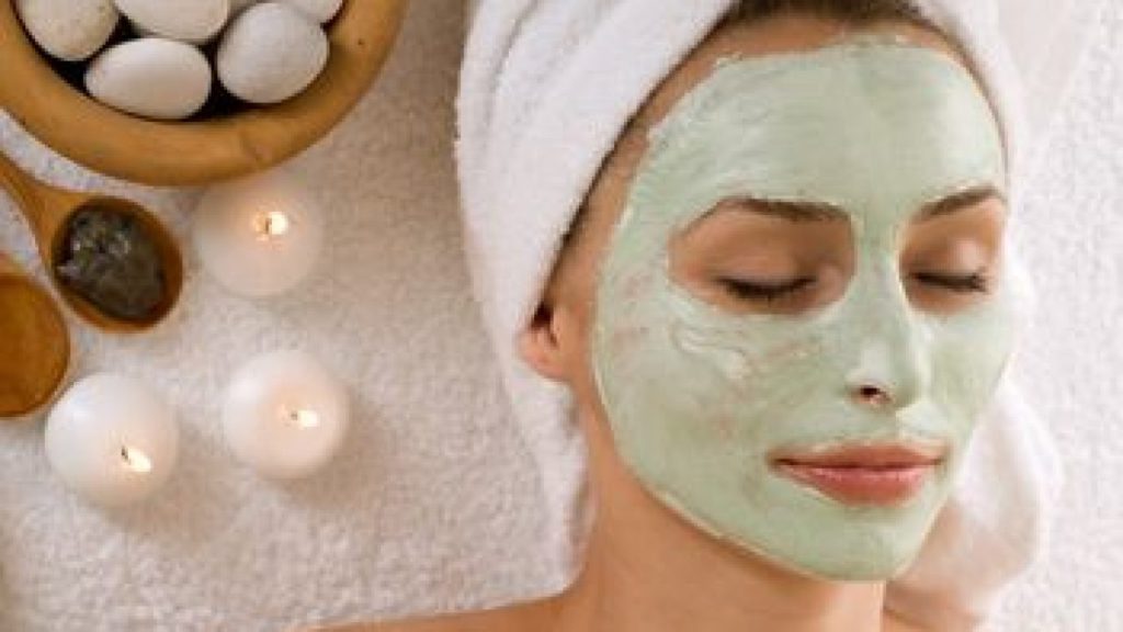 Cea mai bună mască de față cu bicarbonat de sodiu. Trucul genial pentru o curățare în profunzime a tenului