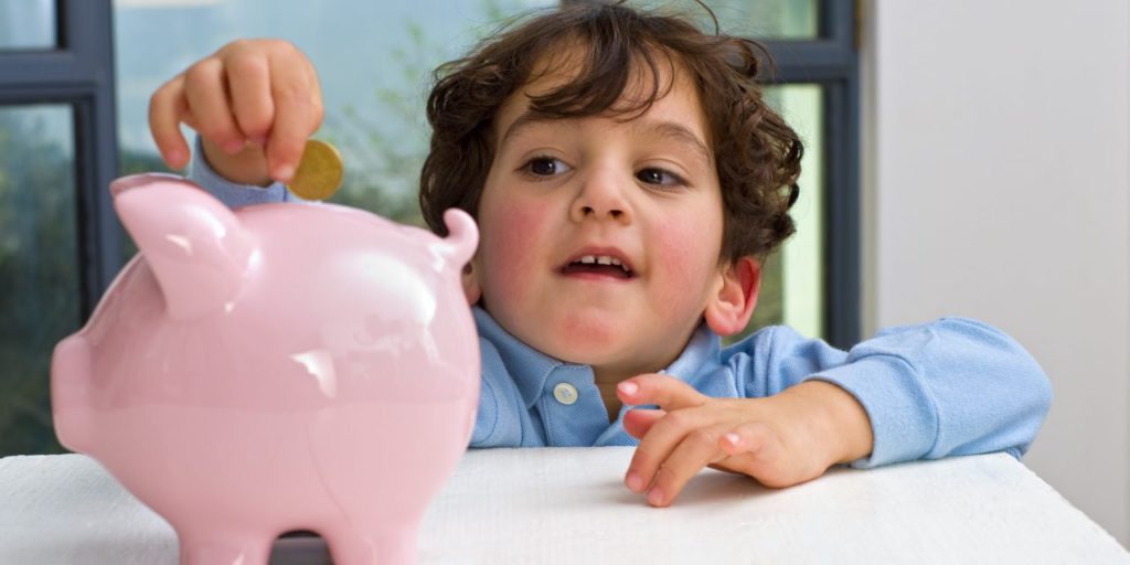 E oficial! Câți bani primesc în plus copiii la alocații, din septembrie 2020. Când va avea loc următoarea majorare