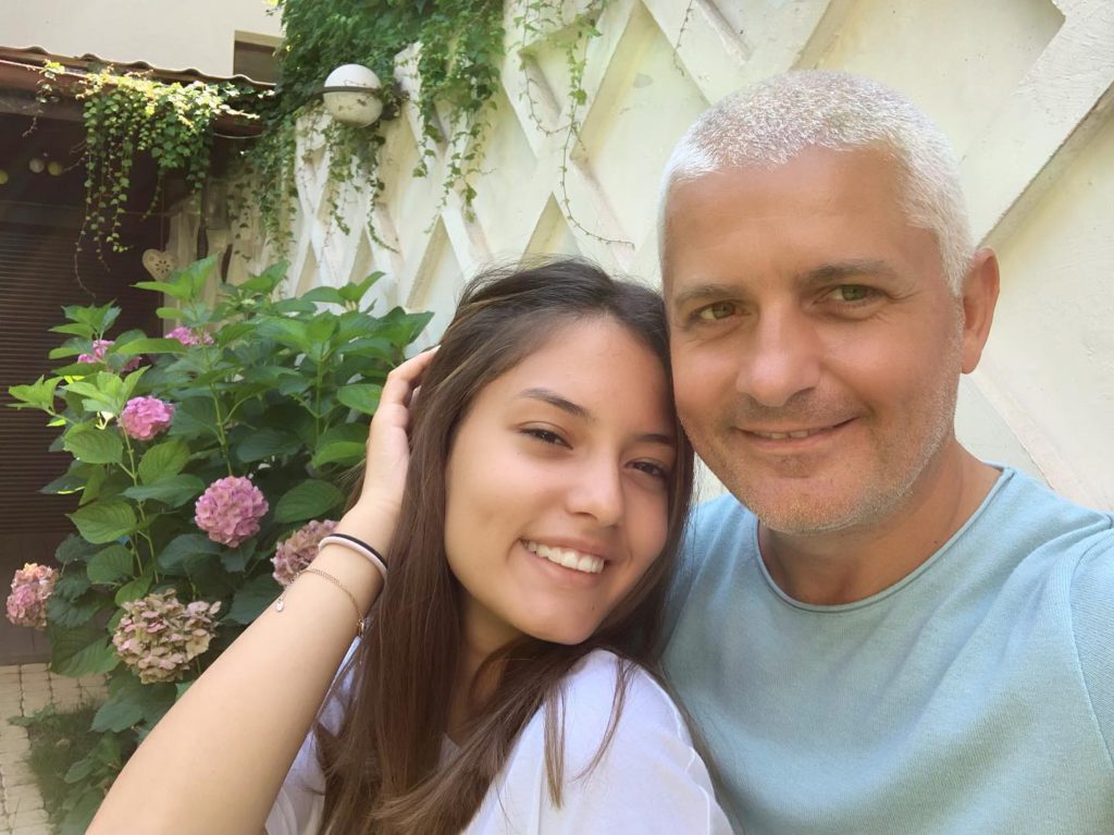 Fiica lui Virgil Ianțu s-a făcut model la 15 ani. Imagini de colecție alături de Andreea Raicu