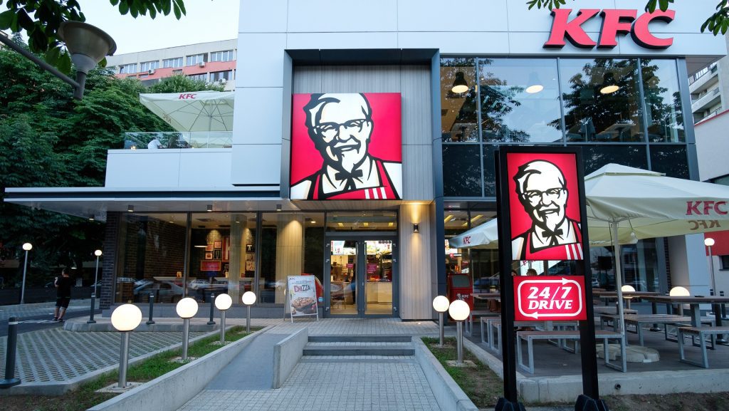 Ce salarii sunt la KFC și ce șanse ai să avansezi