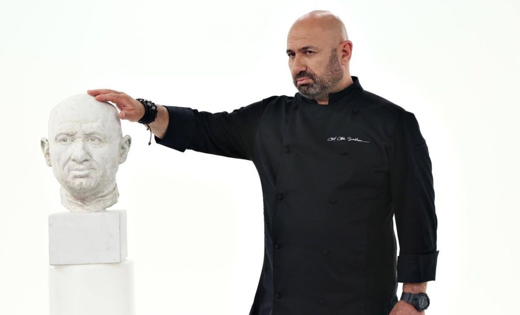 Unde gătește chef Cătălin Scărlătescu. Este recunoscut pentru cei mai buni burgeri