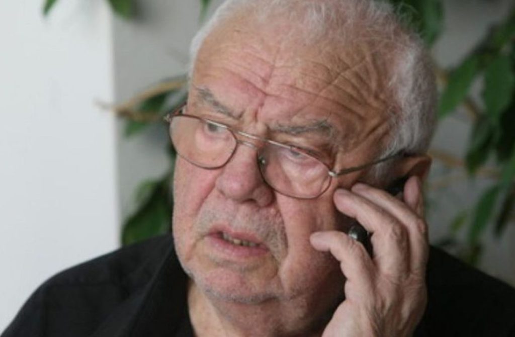 Imagini surprinzătoare cu Alexandru Arșinel! La 81 de ani, îndrăgitul actor vinde roșii în piață