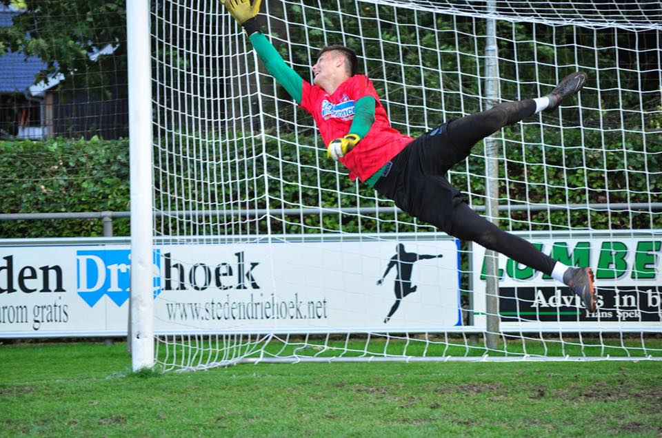 Ce s-a întâmplat cu Emil Grădinescu, comentatorul meciului Topola-FCSB după ce s-a luat de portarul lui Gigi Becali. Ce a apărut pe pagina lui a doua zi