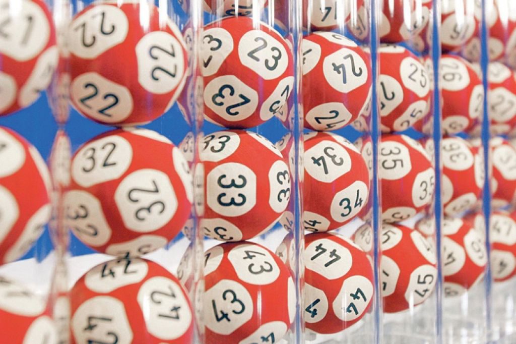 Câți bani a plătit un român pentru biletul care i-a adus marele premiu la Loto 6 din 49. I-a pus Dumnezeu mâna în cap