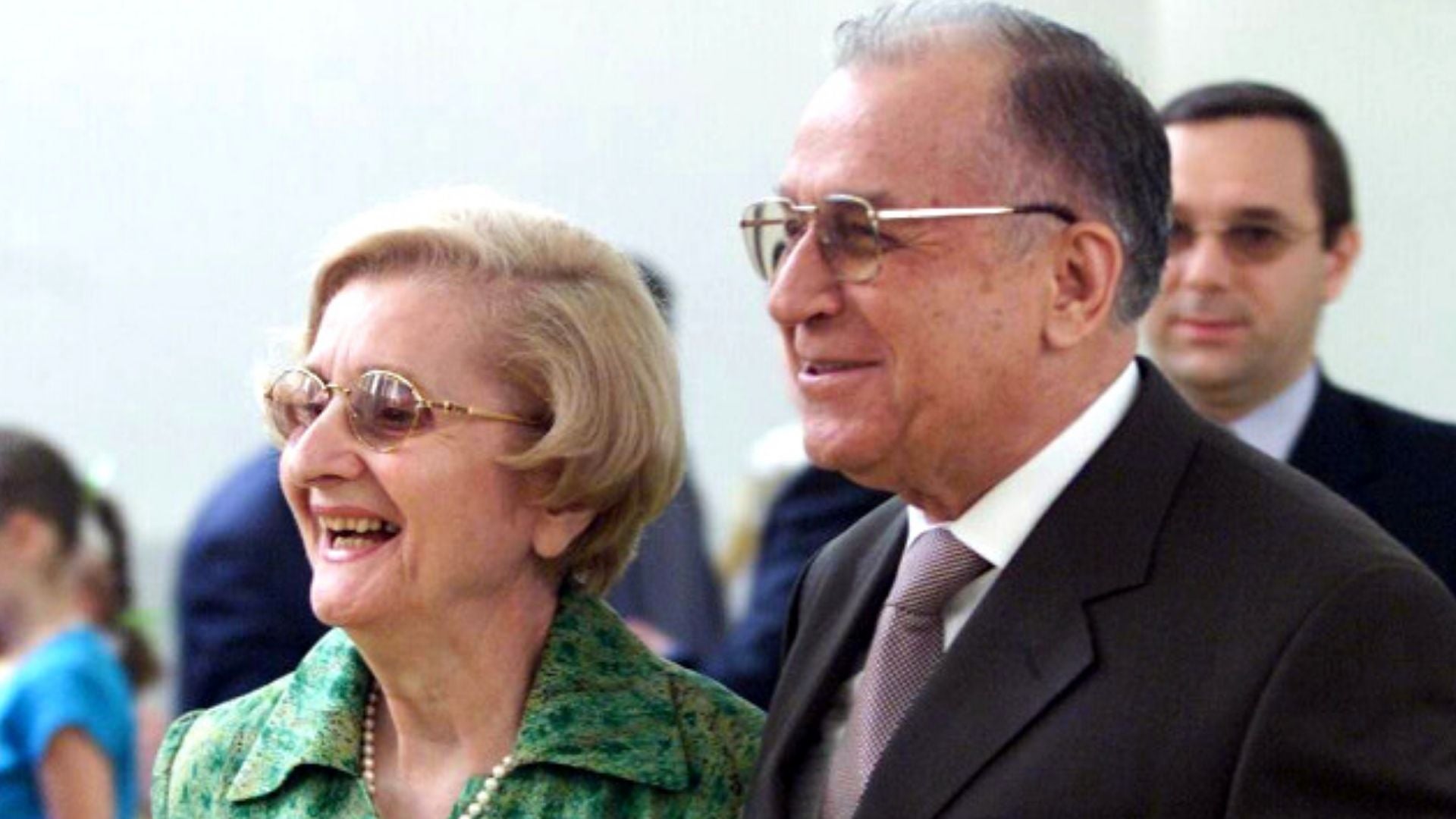 Ion Iliescu nu votează, azi, la alegerile locale. Ce se întâmplă, de fapt, cu fostul președinte. Gestul care a stârnit îngrijorare în rândul apropiaților