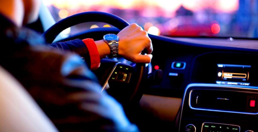 Motivul pentru care un asistent medical s-a izolat în mașină. ”M-am bărbierit la faruri”