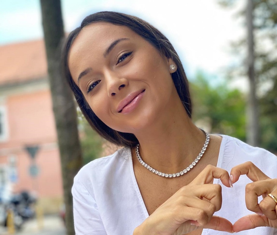 Vlăduța Lupău a rupt internetul în două. Cum a apărut acum cântăreața