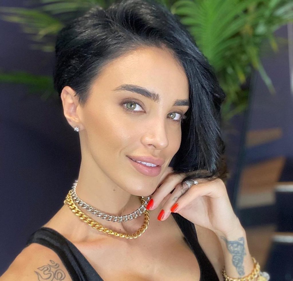 Adelina Pestrițu, transformare totală! Cum arată blondă, cu părul lung