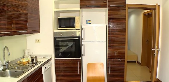 Cum arată apartamentul cu 2 camere în care stă Irinel Columbeanu în chirie. Discrepanță uriașă față de luxul conacului de la Snagov FOTO