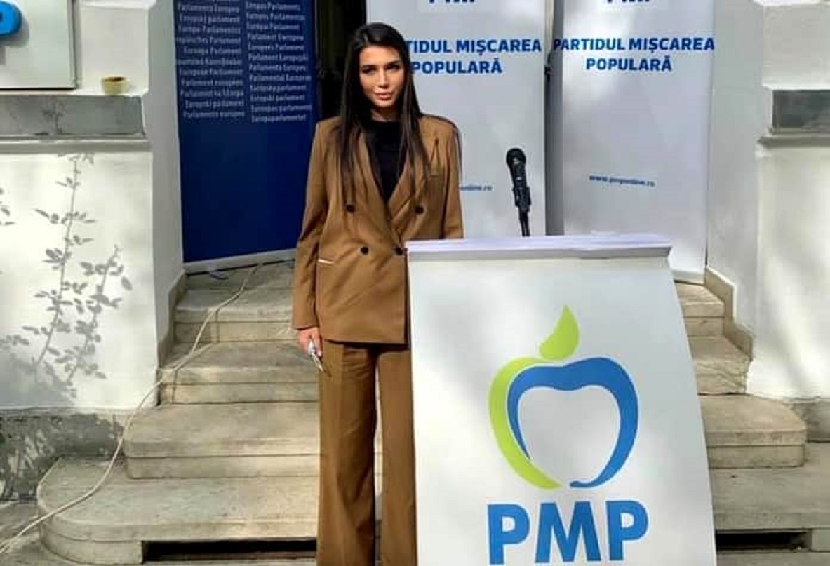 Cum crește singură Elena Băsescu trei copii