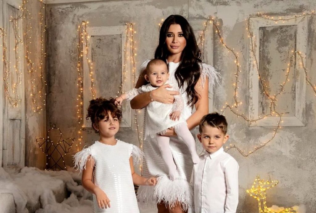 Elena Băsescu a dat tot din casă. Fiica lui Traian Băsescu a mărturisit cum este viața alături de trei copii